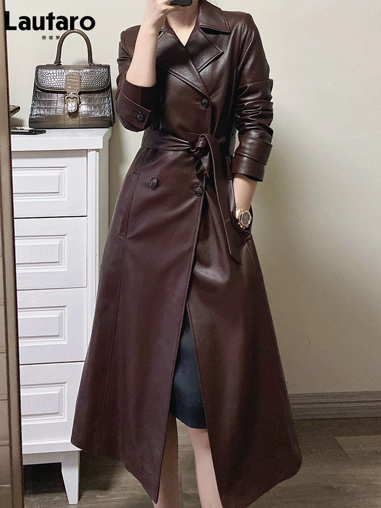 Lautaro 春秋ロングワインレッドソフトフェイクレザートレンチコート女性のためのベルトダブルブレスト高級エレガントなファッション 2022
