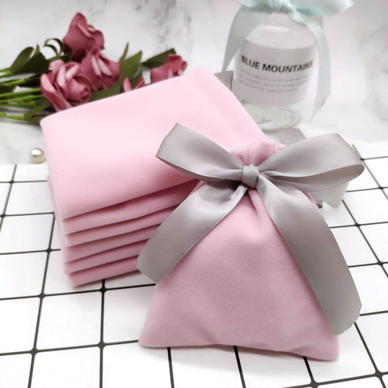 50 Stück 7 cm x 9 cm Schmuck Samtbeutel mit Band Flanellbeutel Hochzeit Süßigkeiten Geschenkverpackung Weihnachtstag Dekoration kann individuelles Logo Schmuckbeutel für Ringe Halskette Armband Anhänger