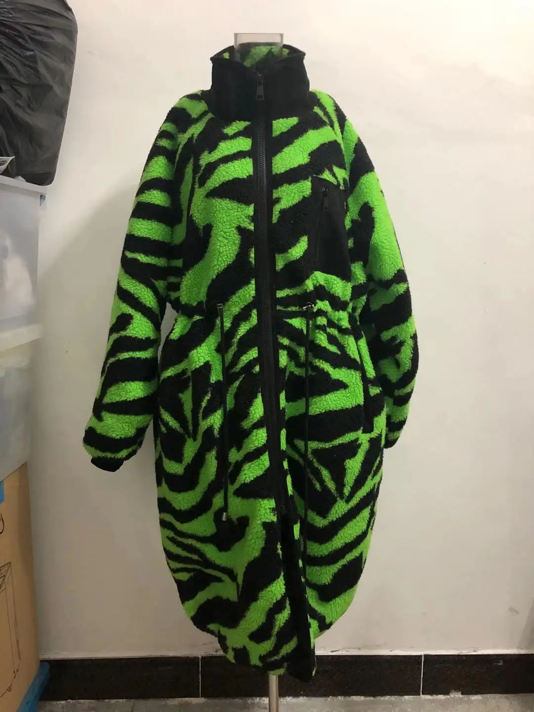 女性のための合成皮革の冬のコート,厚くて特大の長いコート,Zebra色,ジャケット
