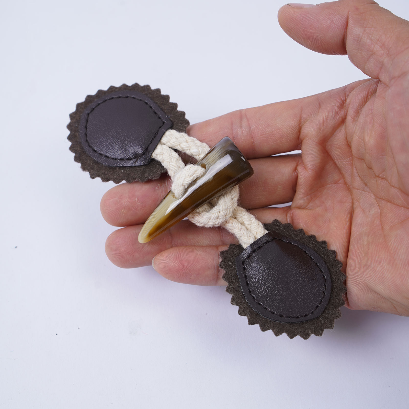 Pack of 4 Vintage PU Leather Sew-On Toggles with Resin Horn Button Closures DIY Sewing Accessories for Coat/Clothing/Jacket