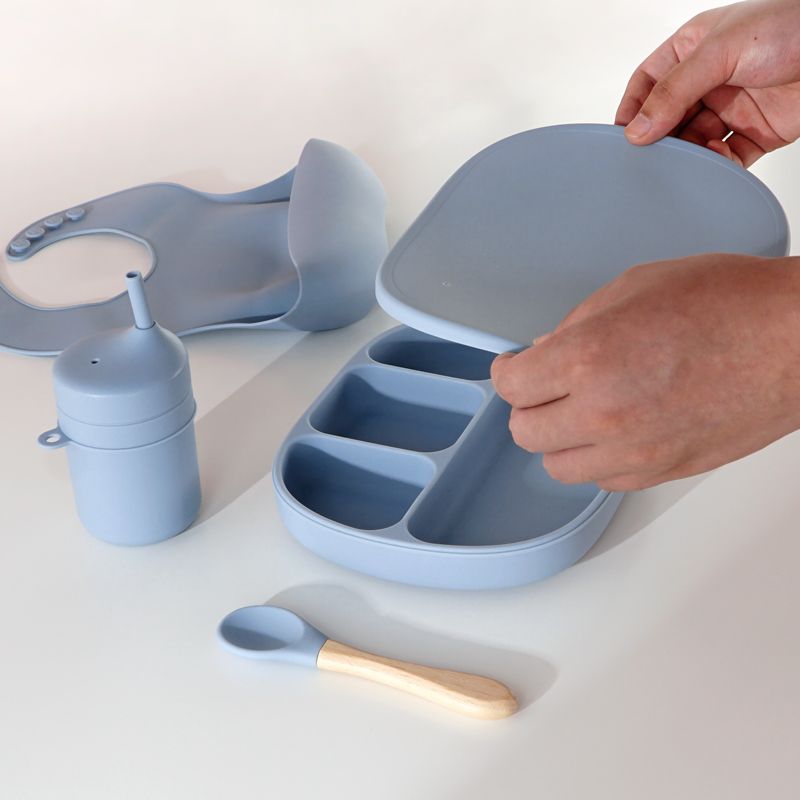 Utensílios de mesa dobráveis para bebês com sucção, conjunto de pratos de comida sólida, tampa, garrafa, copo de palha, utensílios de mesa para crianças