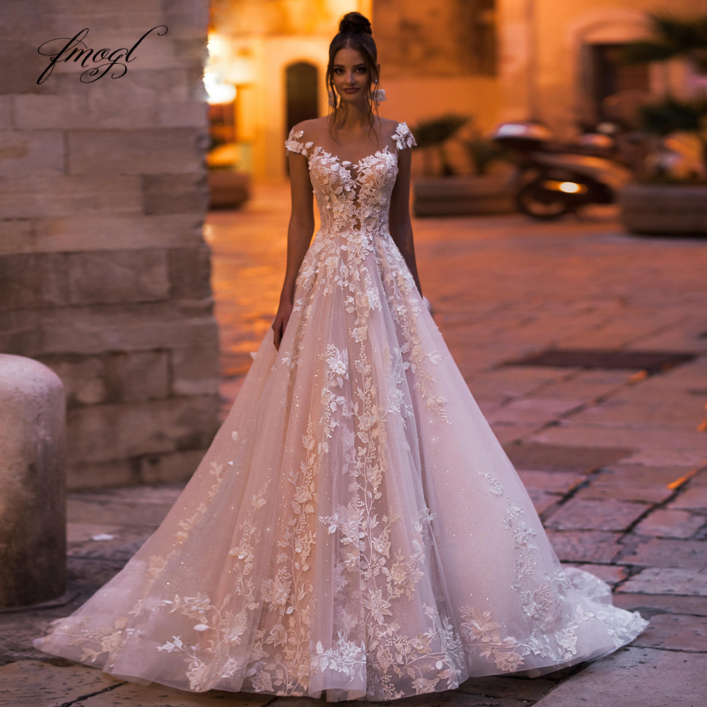 Maßgeschneiderte sexy rückenfreie Flügelärmel Spitze Prinzessin Hochzeitskleid Applikationen Perlen Blumen Hofschleppe Vintage A-Linie Brautkleider