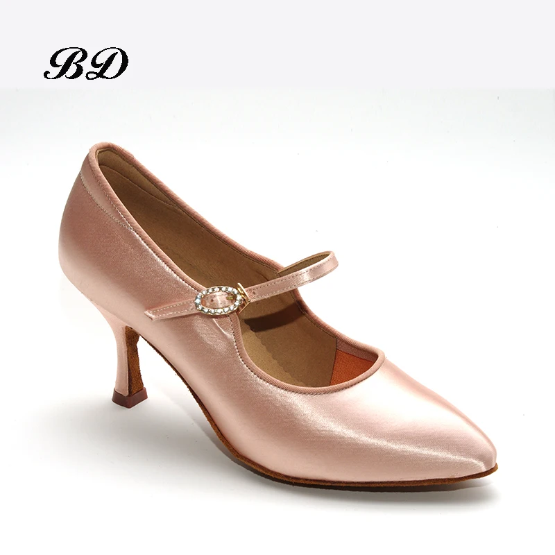 Trampki dla dorosłych Buty do tańca Nowoczesna marka Square BD137 Party Ballroom Latin Shoe Women Satin Diamonds Miękka podstawa ze skóry bydlęcej HOT