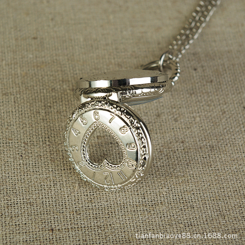 Relógio de quartzo coração prateado dígito árabe gravado design feminino senhoras presente fob relógio requintado mini relógio de bolso