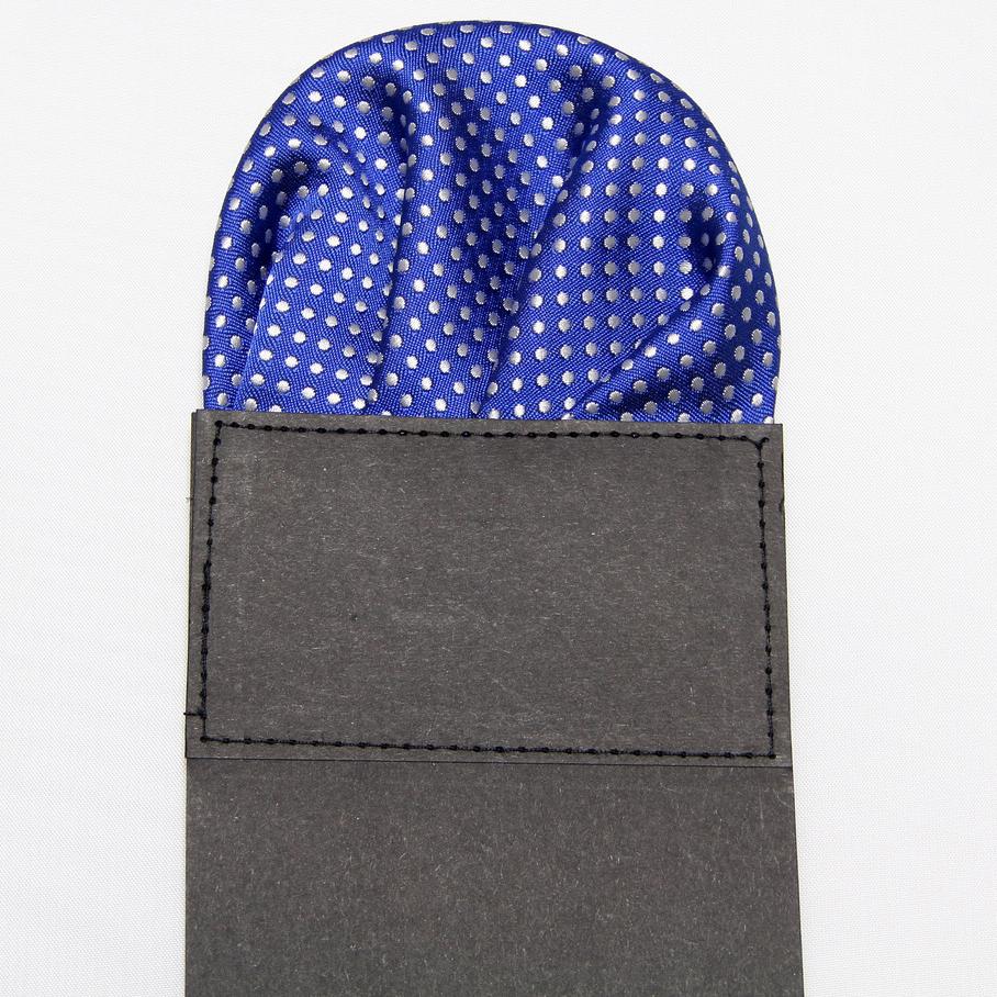 Dot Herren-Taschentuch aus Papier mit vorgefaltetem Einsatz und quadratischem Einsatz