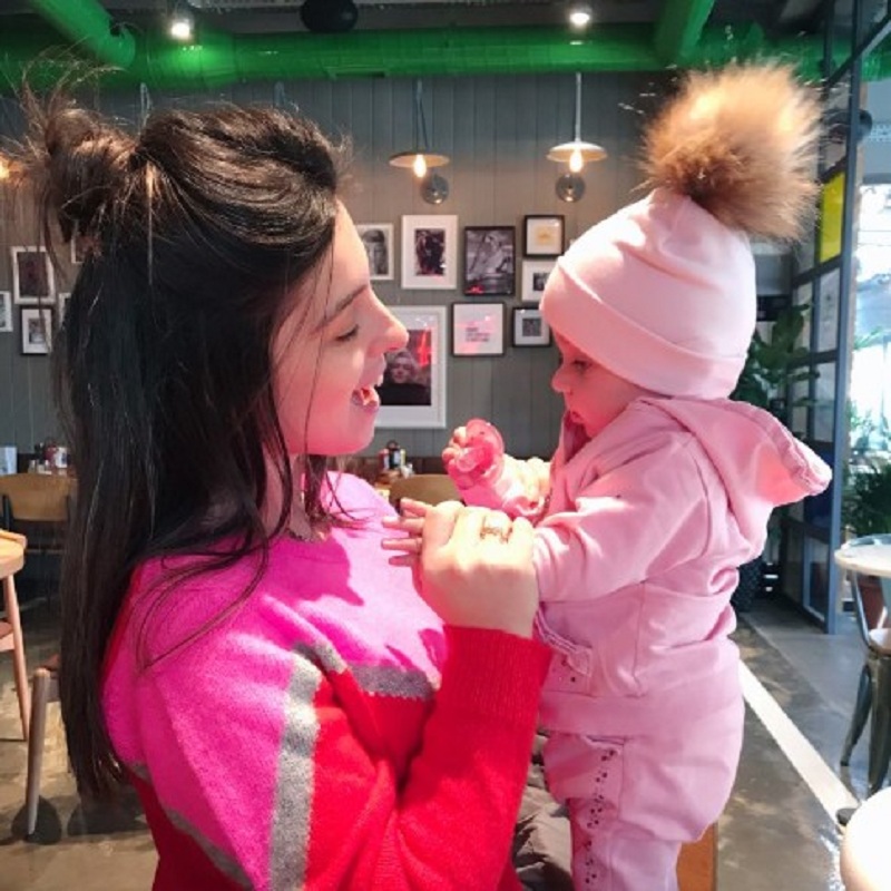 Otoño Invierno niño niña piel de mapache sintética algodón niños gorras bebé gorros con pompón accesorios para niños