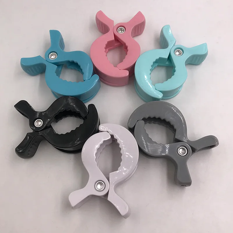 赤ちゃんのおもちゃガラガラアクセサリーキャンディーカラー乳母車ベビーカー 1pc フックとおもちゃブランケットクリッププラスチックユニバーサルクリップ