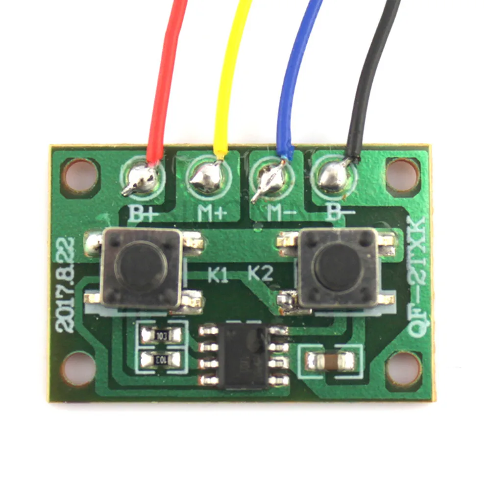 Versão eletrônica da placa de controle remoto com fio de dois canais controlável um motor para a frente e reverso