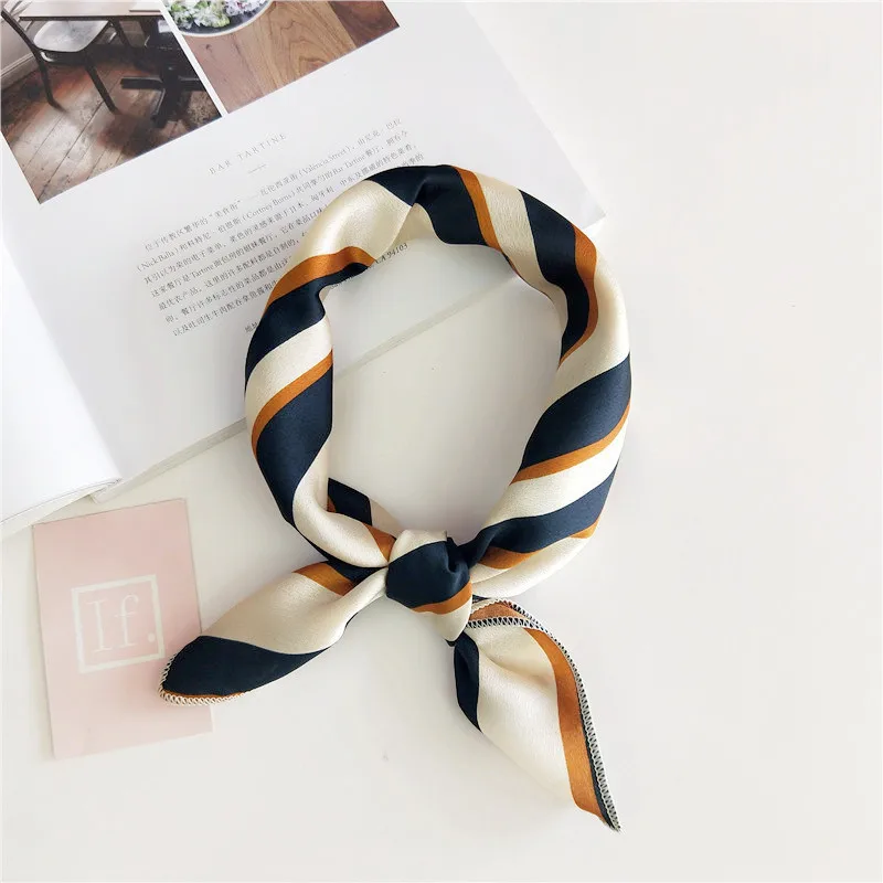 Tóc Khăn Tie In Động Vật Tình Yêu Màu Đỏ Satin 50 cm Nhỏ/Vuông/Lụa/Cổ/Ring/ khăn Đầu Mùa Đông Khăn Cho phụ nữ Khăn Quàng 2018