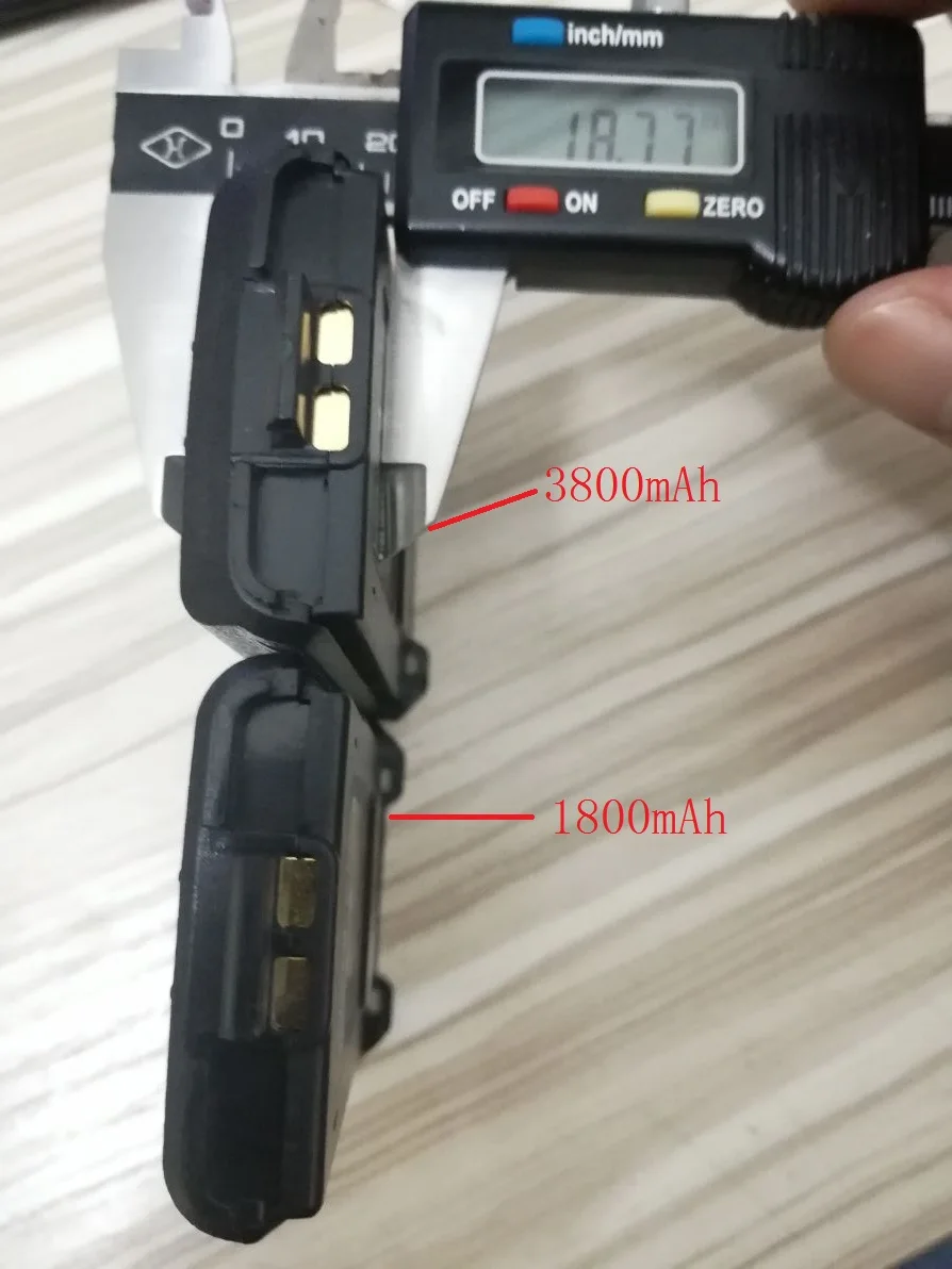 2pcs Walkie Talkie Baofeng UV-5R 5W/8W 1800/3800mah Battery Two Way radio CB radio communicador for ham raido Baofeng uv 5r