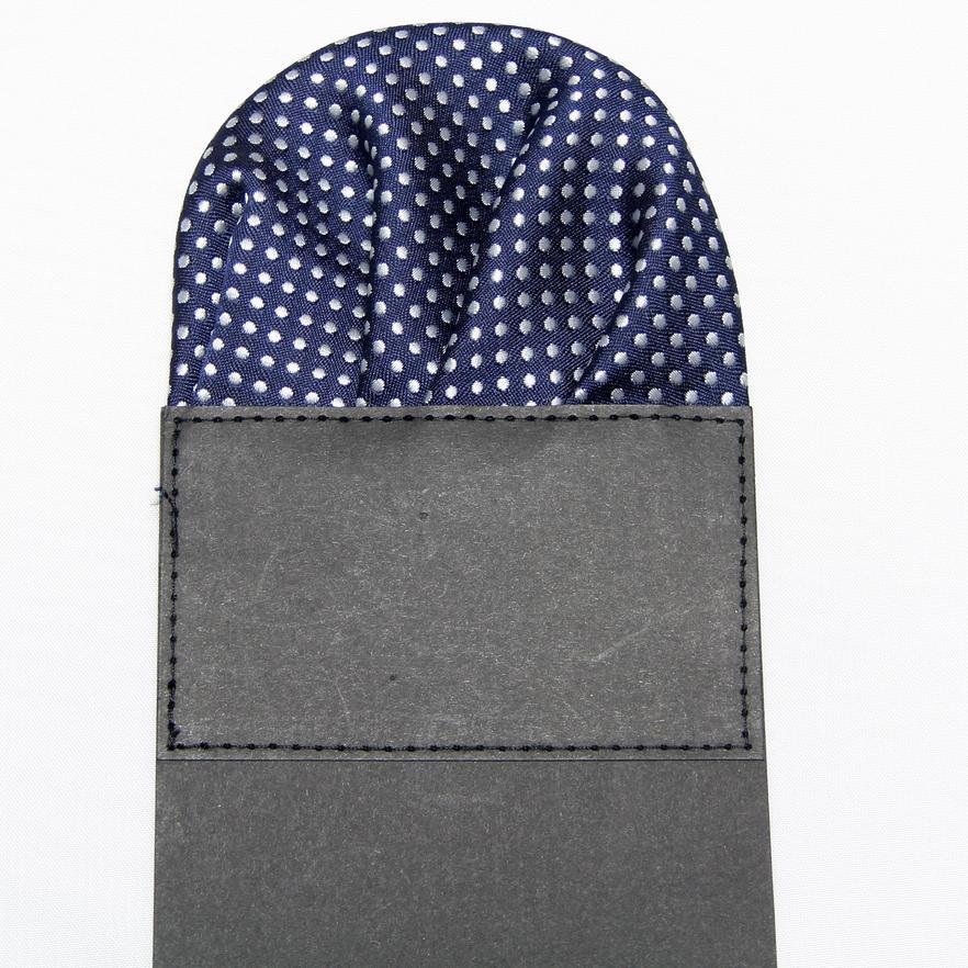 Dot Herren-Taschentuch aus Papier mit vorgefaltetem Einsatz und quadratischem Einsatz