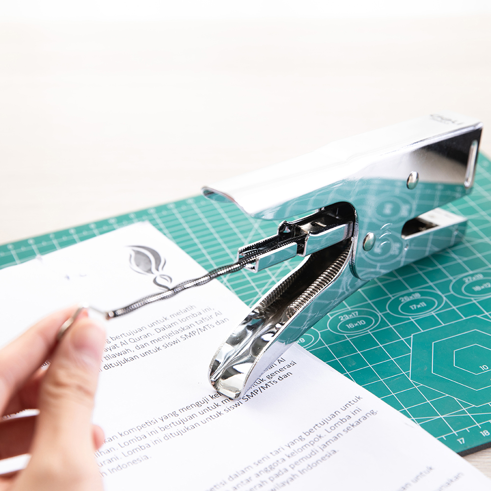 DELI Plier Stapler 24/6 Metal Heavy Duty Stapler Machine Paper Bind Tool Office Supplies