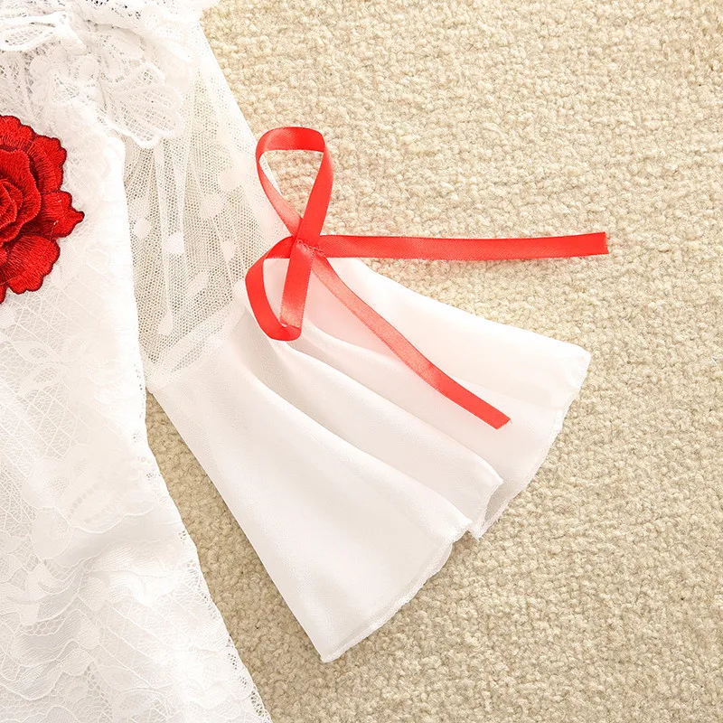 2019 夏の女性の弓花刺繍レースシャツレディース半袖スラッシュネックメッシュブラウス中空アウト Blusas 半袖トップス a1382