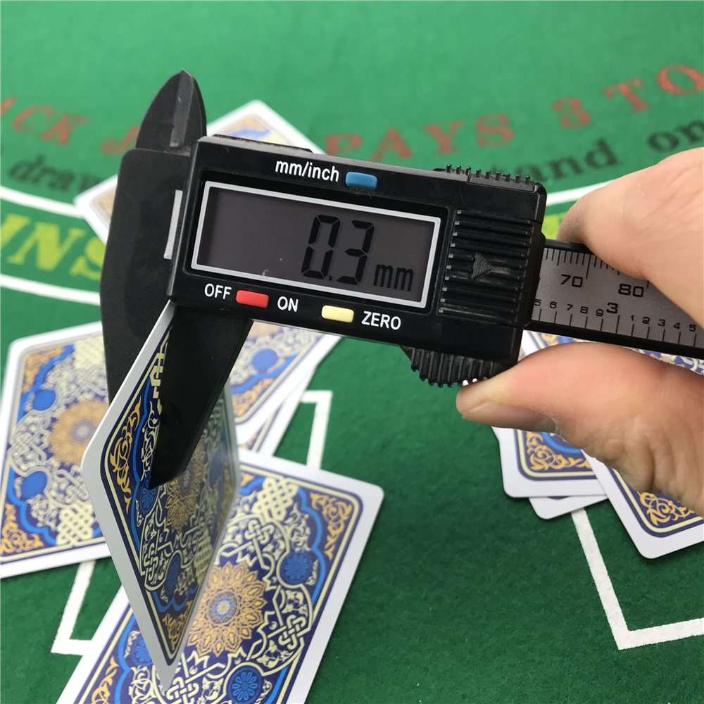 Mới Chơi Bài Nhựa Baccarat Texas Hold'em Xi Thẻ Nhựa PVC Pokers Chơi Bảng Màu Đỏ Và Màu Xanh Chống Nước Đeo Thẻ Trò Chơi