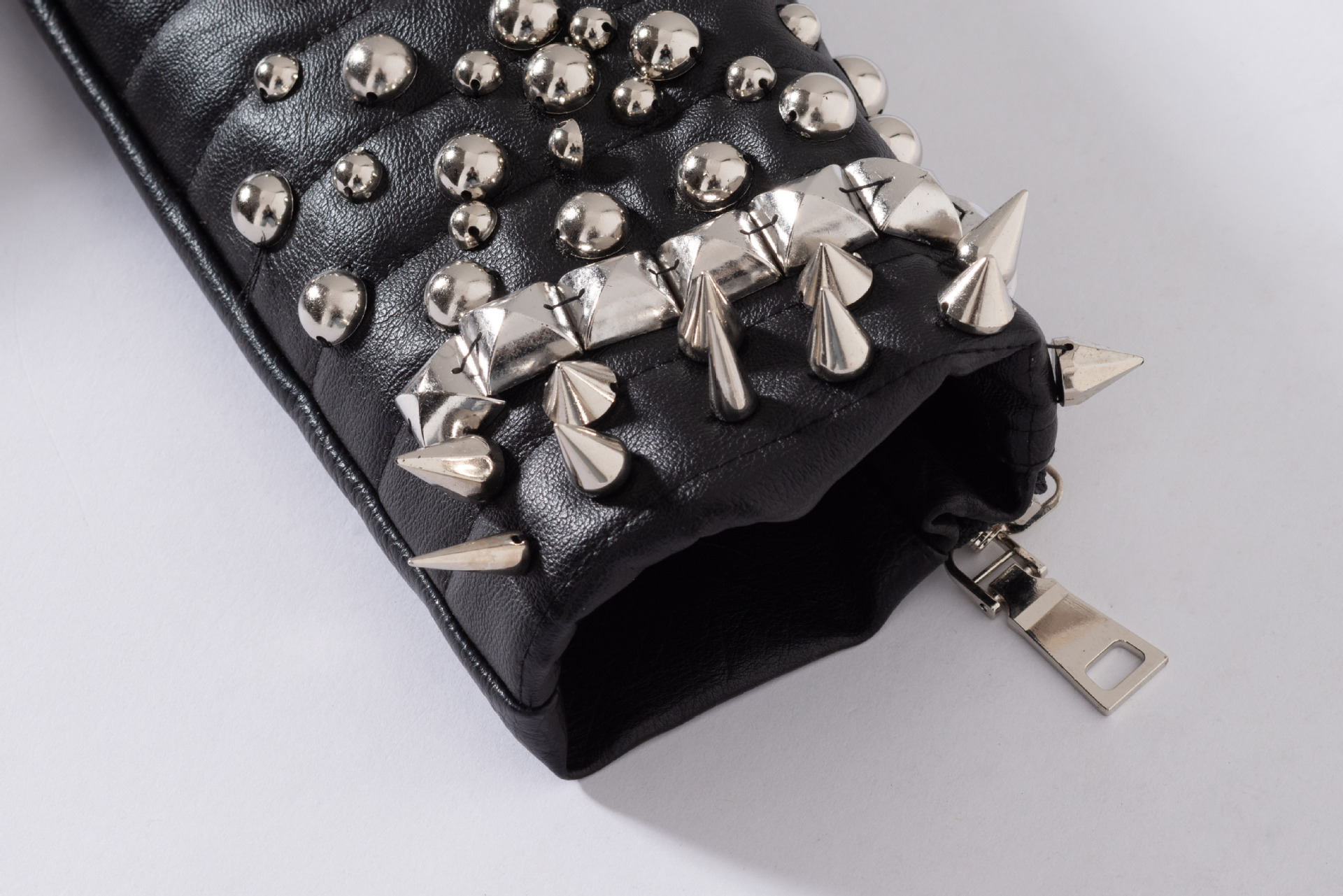 ストリートファッション春の新パンクスタイルロックジャケット女性印刷リベットショート Pu レザージャケット女性大きいサイズの上着 Y1106