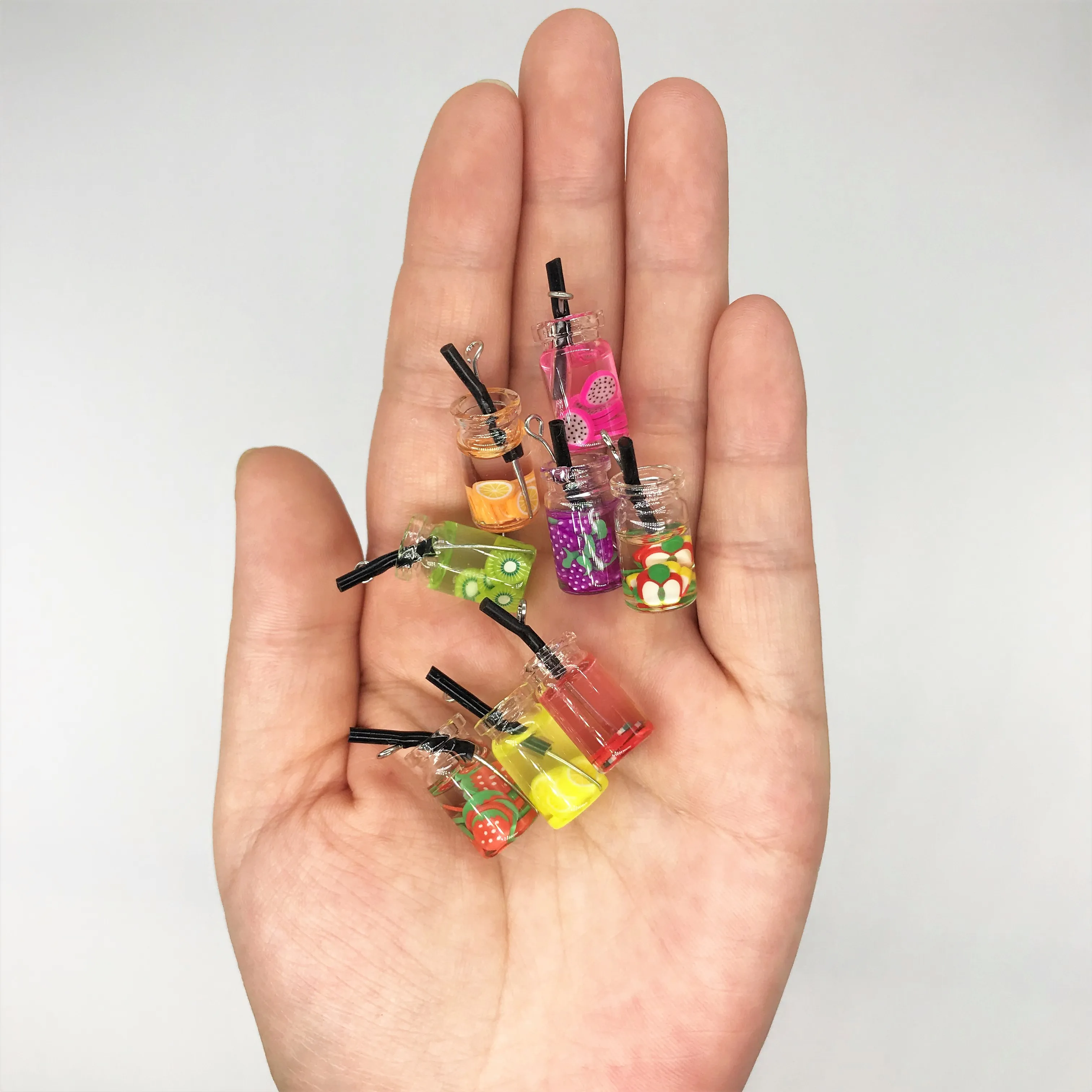 8 pezzi casa delle bambole in miniatura cibo mini bottiglia di frutta in resina bevande di simulazione giocattoli modello bevanda di frutta gioca accessori per bambole casa delle bambole