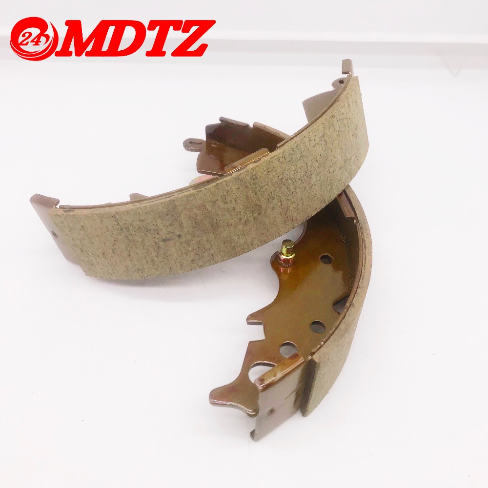 Sepatu Rem Otomotif Berkualitas Tinggi untuk TOYOTA HIACE TACOMA TRH223 KDH222 2004-2020