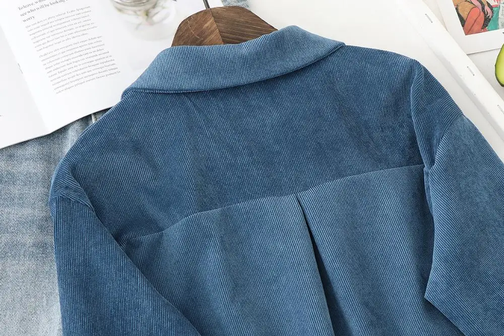 Corduroy ผู้หญิงเสื้อเสื้อสตรีเสื้อและเสื้อ 2024 สตรีแขนยาวเสื้อผ้าปุ่มขึ้นลงหลวมสีขาวใหม่
