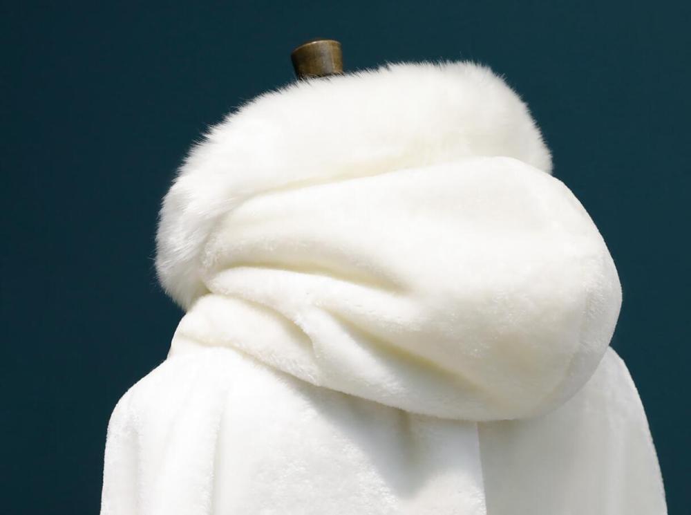 Personalizado quente guarnição de pele do falso inverno capa de noiva deslumbrante capas de casamento com capuz longo festa envolve jaqueta branco/marfim envoltório