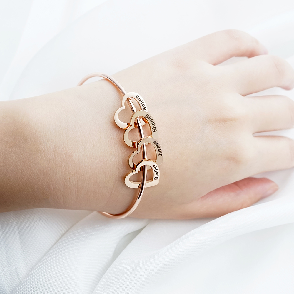 Polishedplus-ハート型のペンダントが付いたパーソナライズされたバタフライクラスプ付きブレスレット,女性の名前,ママへのギフト,ファッショナブル