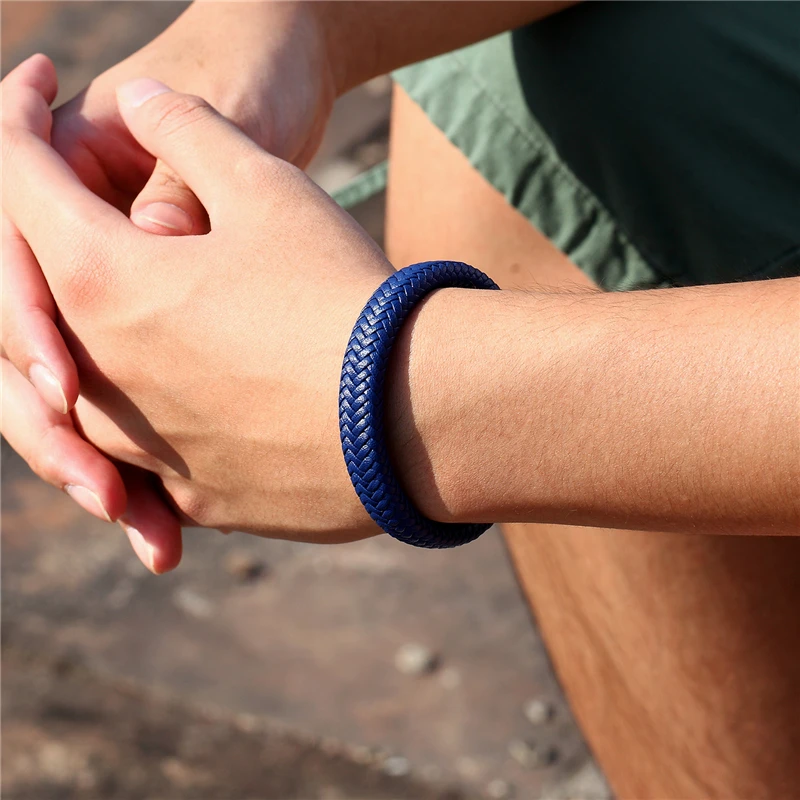 ผู้ชายคลาสสิกเครื่องประดับของแท้สายข้อมือหนังไทเทเนียมสีดำเชือก Magnetic Clasp สายรัดข้อมือสำหรับของขวัญเครื่องประดับชาย