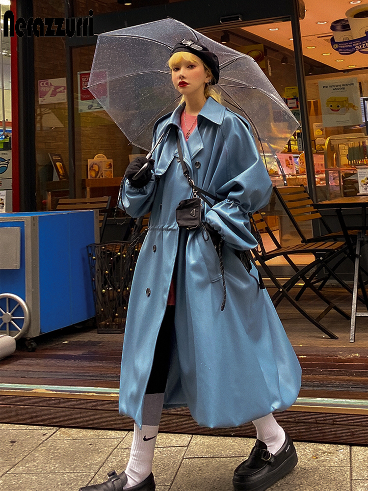 Nerazzurri ฤดูใบไม้ร่วงขนาดใหญ่สีฟ้าหนังยาว Trench Coat ผู้หญิง Raglan Sleeve หลวมสบายๆเสื้อกันฝนกันน้ำ2021