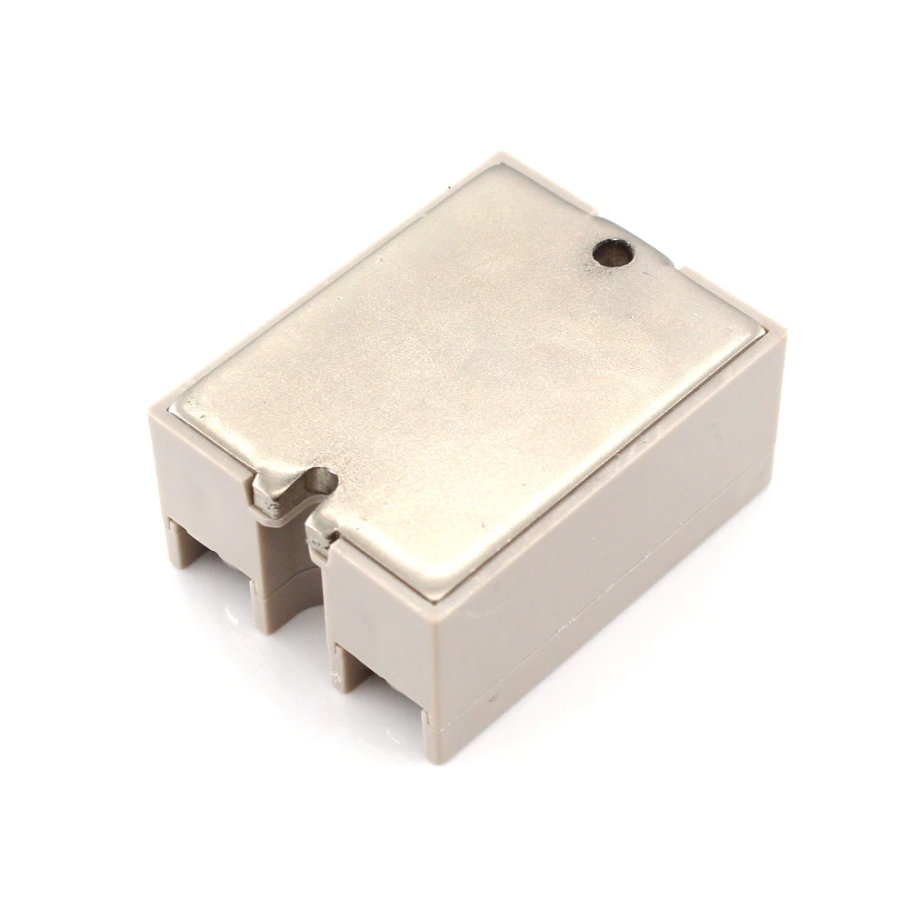 SSR-10DA SSR-25DA SSR-40DA 10A 25A 40A Modulo relè a stato solido Ingresso 3-32V Uscita CC 24-380V CA Alta qualità