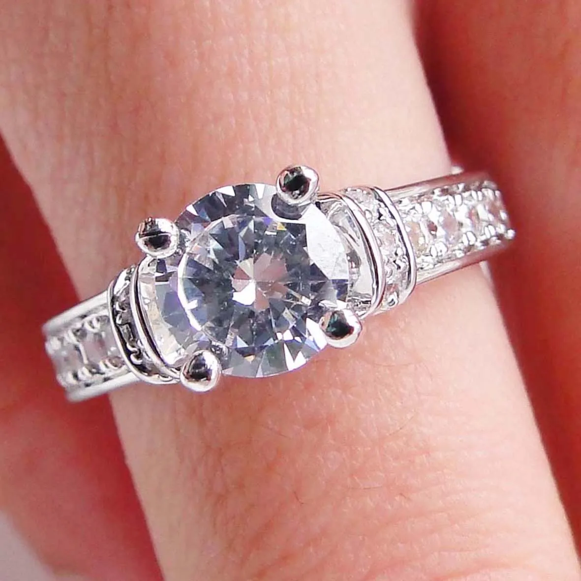 ทองเหลืองอารมณ์แหวน Zircon ของขวัญ Zircon