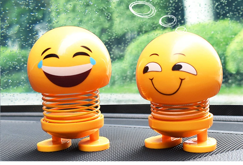 เครื่องประดับ Bobble หัว Nod ตุ๊กตาน่ารักการ์ตูนตลกแดชบอร์ดตกแต่ง Facial Expression รถอุปกรณ์เสริมภายใน