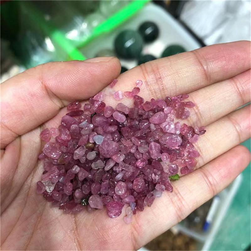 Alami Dipoles Merah Muda Turmalin Chip Kristal Penyembuhan Batu Permata untuk Dijual