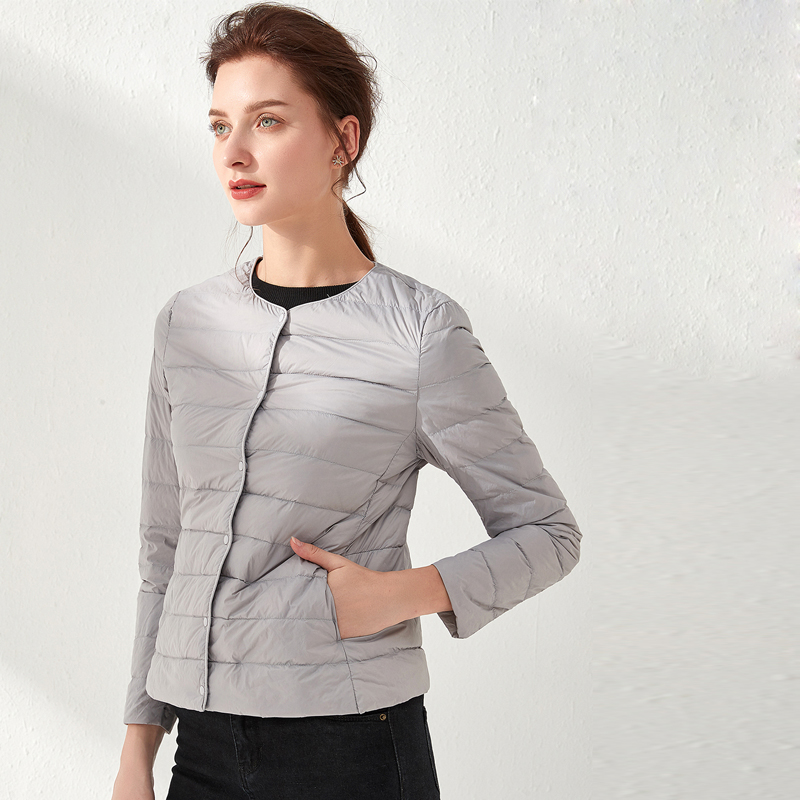 Ultraleichte Daunenjacke für Damen, tragbarer Parka, mattierter Stoff, lässiger Entendaunenmantel, warmes Innenfutter, leichte Oberbekleidung, gute Qualität