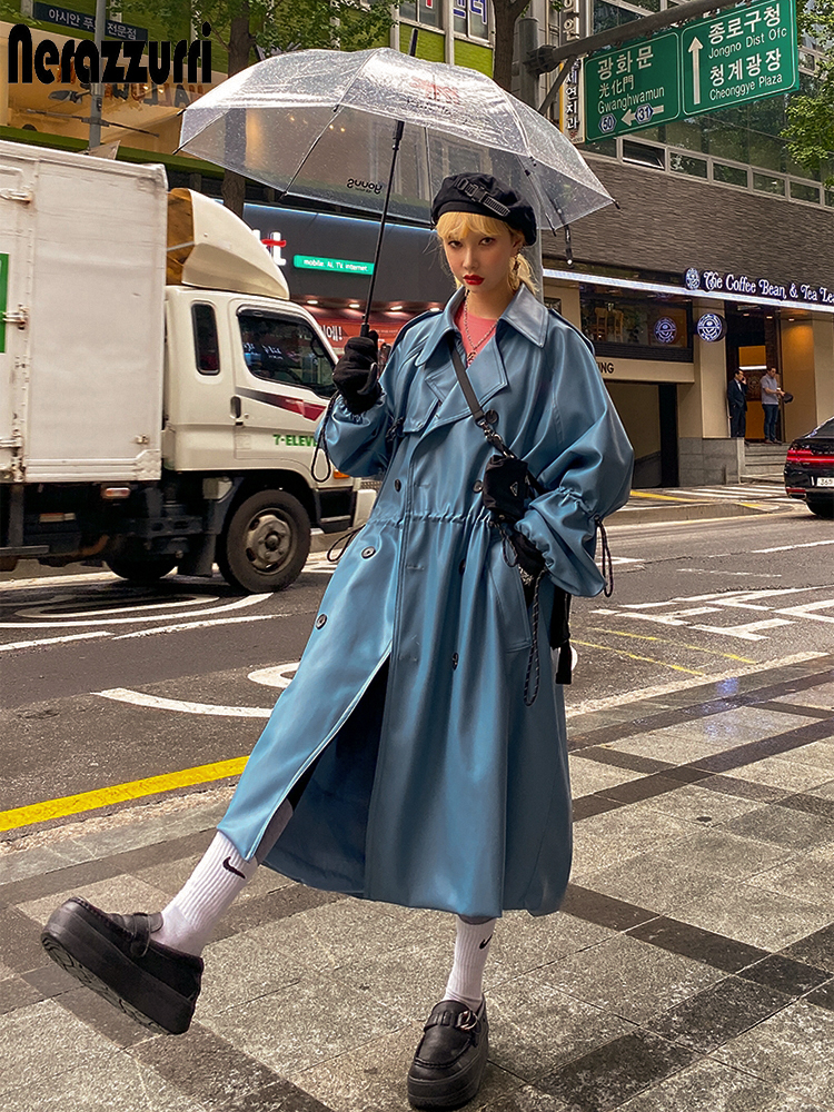 Nerazzurri ฤดูใบไม้ร่วงขนาดใหญ่สีฟ้าหนังยาว Trench Coat ผู้หญิง Raglan Sleeve หลวมสบายๆเสื้อกันฝนกันน้ำ2021