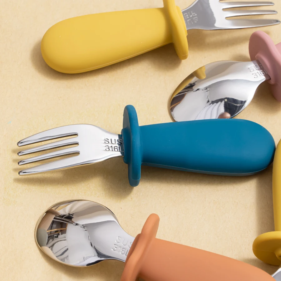 Novo design de alimentação do bebê colher garfo conjunto bpa livre alça silicone dos desenhos animados urso utensílio inoxidável utensílios de mesa das crianças