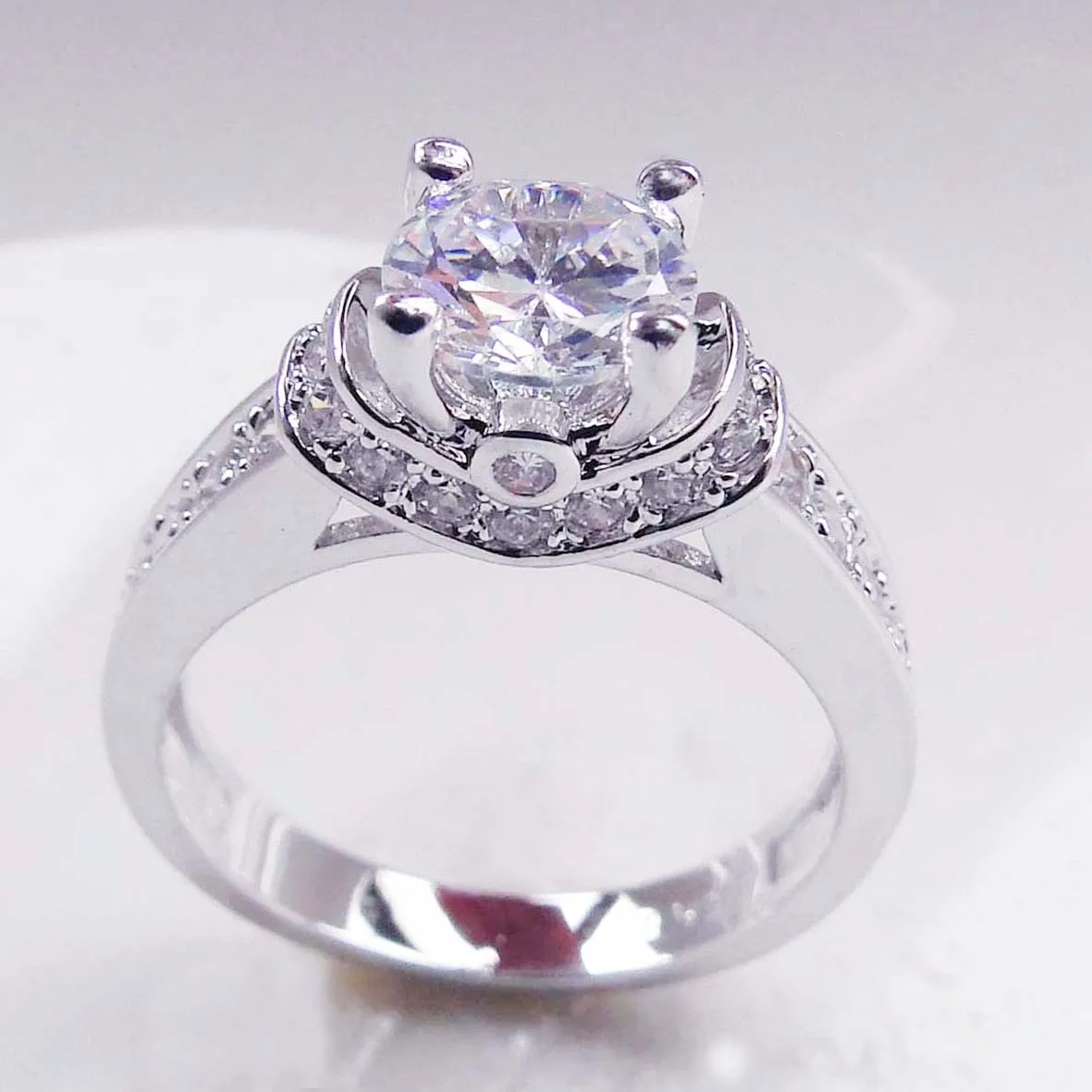 ทองเหลืองอารมณ์แหวน Zircon ของขวัญ Zircon