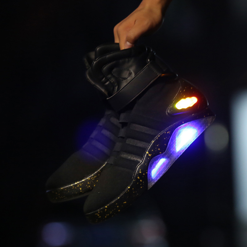 Neue Stiefel für Männer, Frauen, USB wiederaufladbare leuchtende Schuhe Herren Winterstiefel Partyschuhe Coole Soldatenstiefel Zurück in die Zukunft