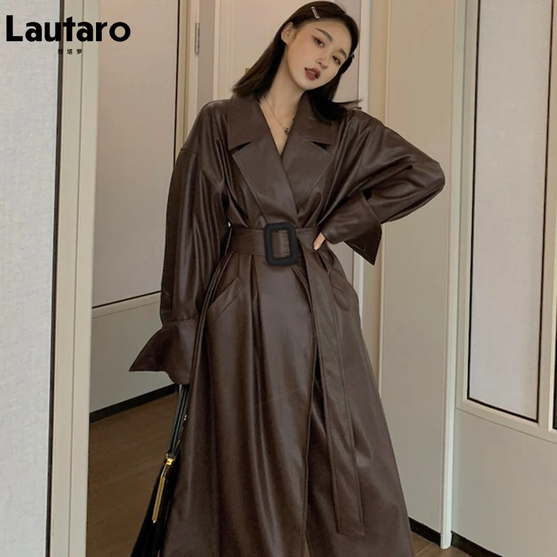 Lautaro-Langer brauner Kunstleder-Trenchcoat für Damen, Gürtel-Laufsteg, stilvoll locker, europäischer Stil, Herbstmode, 2024