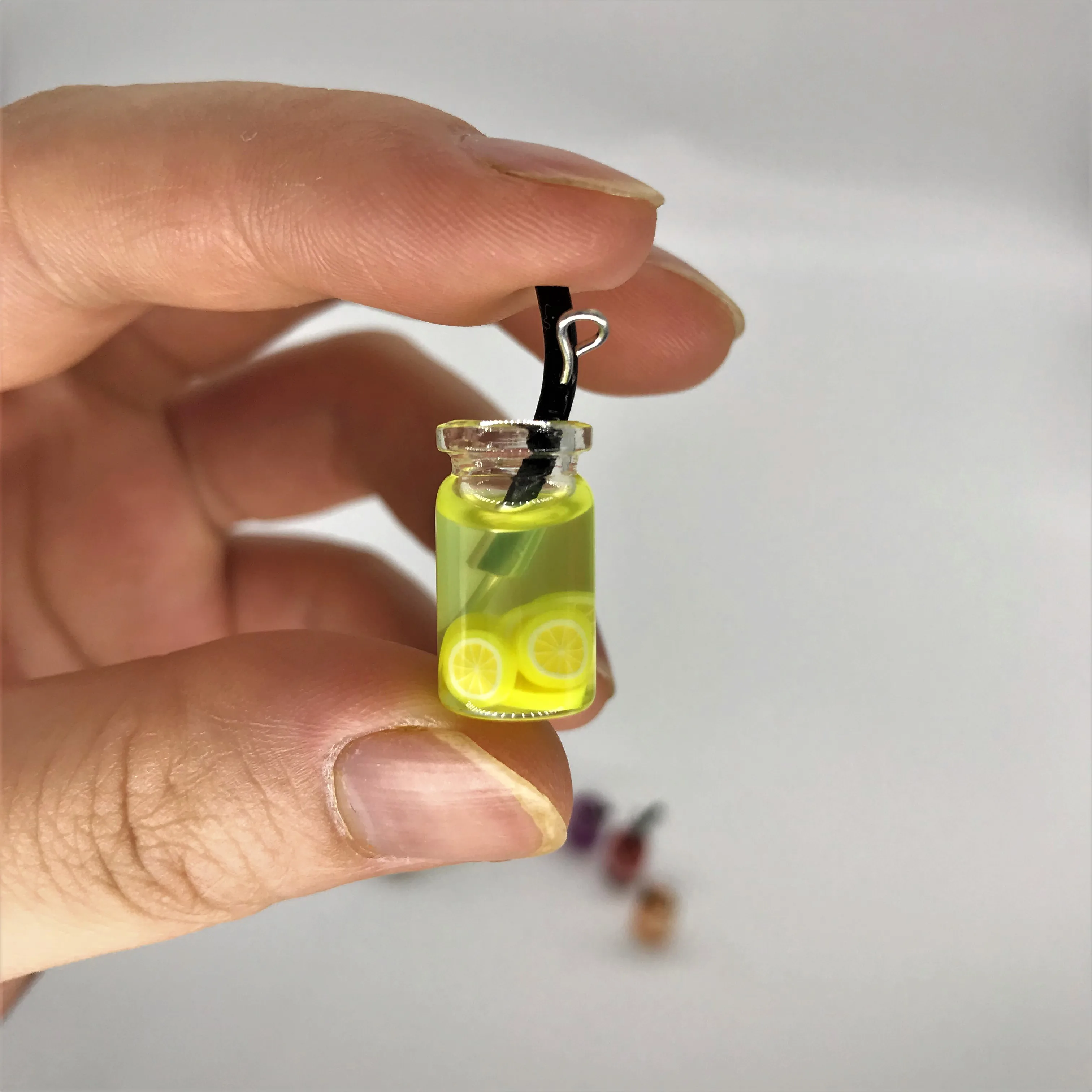 8 pezzi casa delle bambole in miniatura cibo mini bottiglia di frutta in resina bevande di simulazione giocattoli modello bevanda di frutta gioca accessori per bambole casa delle bambole
