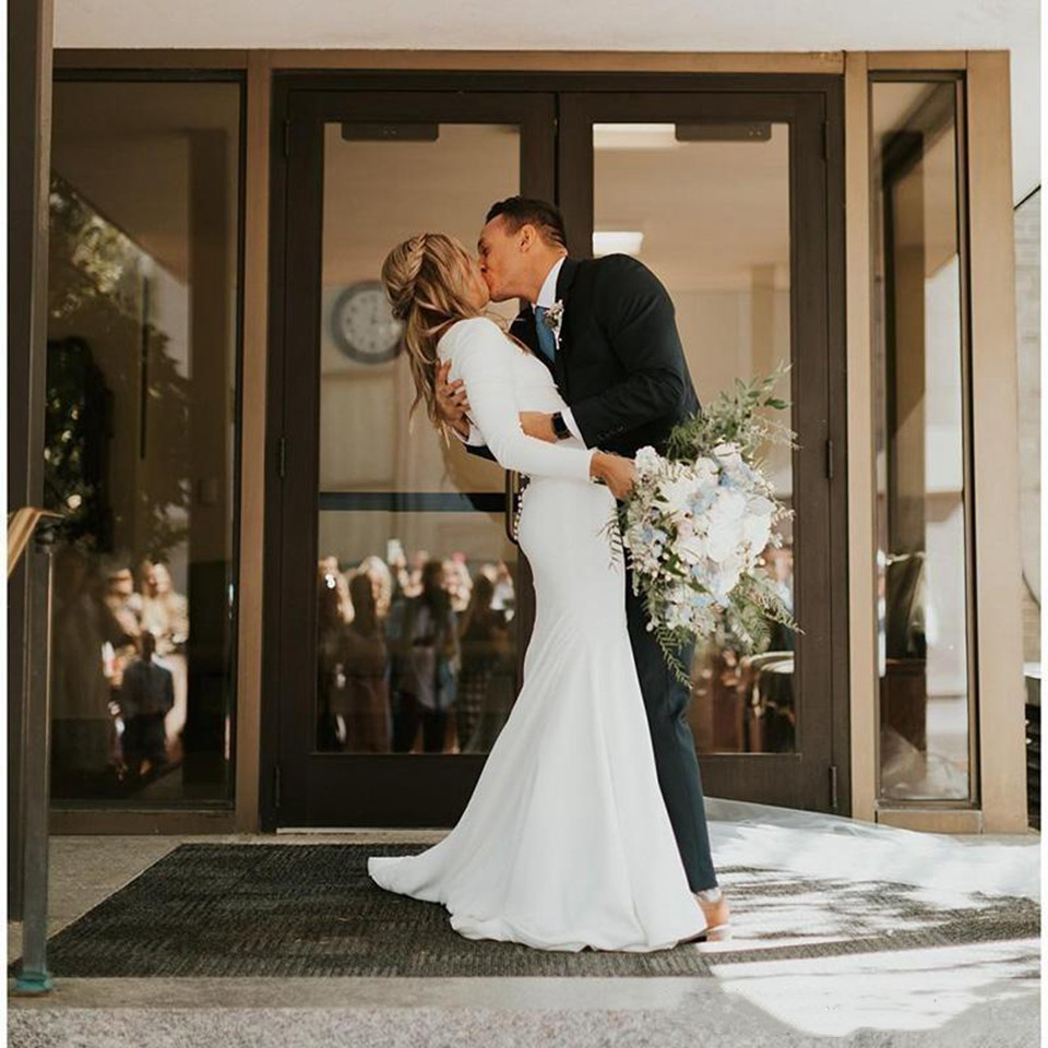 Dostosowane długie rękawy muzułmańskie arabskie suknie ślubne kobieta elegancka Korea Plus rozmiar miękkie satynowe suknie ślubne Vestidos De Novia