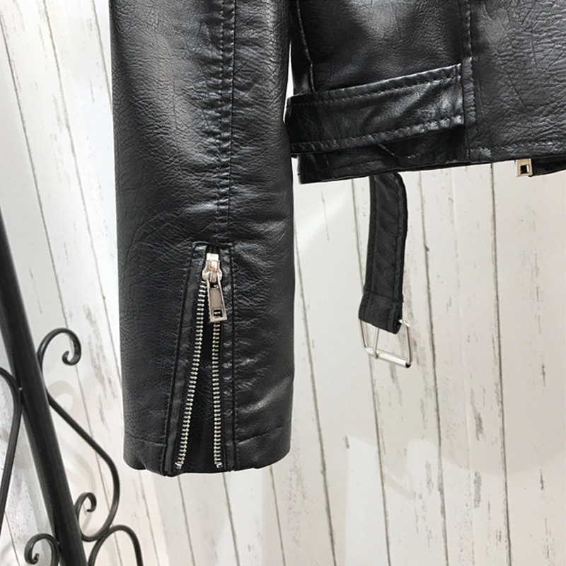 Fmfssom春女性フェイクレザージャケットターンダウン襟手紙印刷エポレットリベットジッパー女性の手紙ヴィンテージジャケットバイカーアウター
