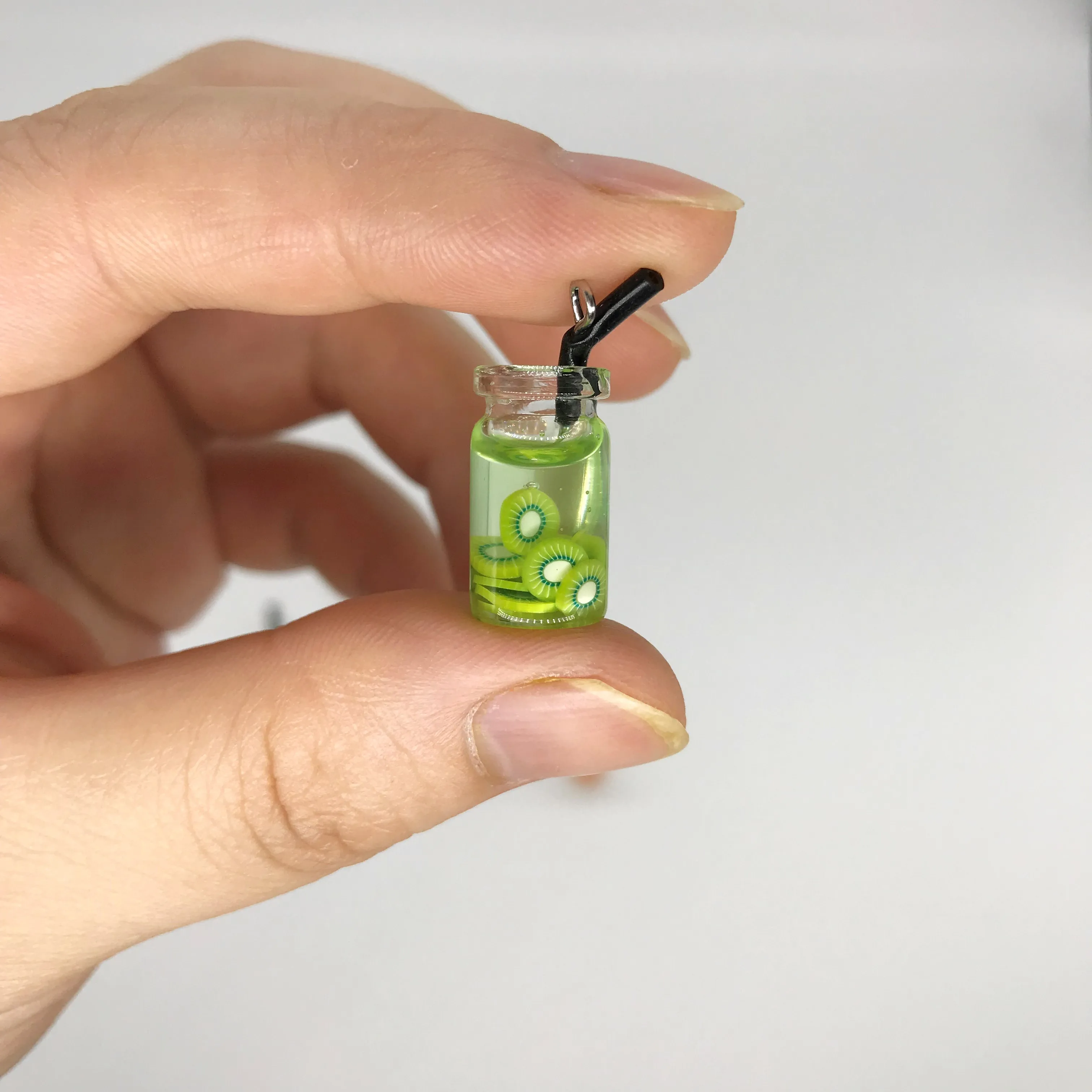 8 pezzi casa delle bambole in miniatura cibo mini bottiglia di frutta in resina bevande di simulazione giocattoli modello bevanda di frutta gioca accessori per bambole casa delle bambole