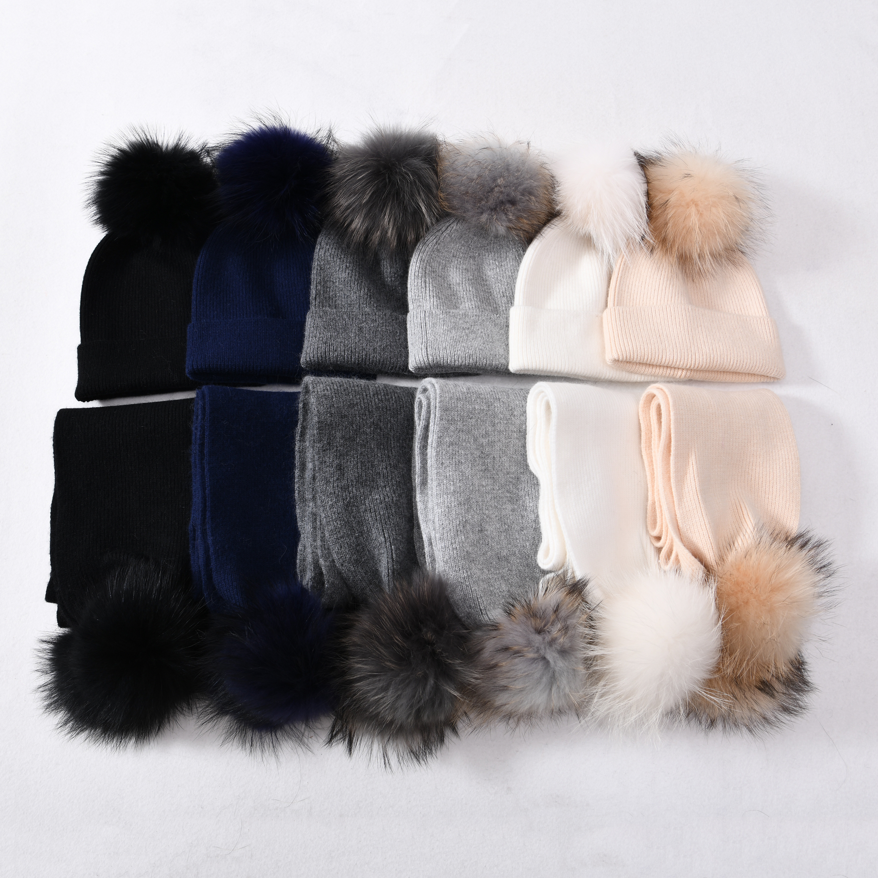 Neue Nette Echt Waschbären Pelz Pom Poms Kaschmir Stricken Beanie Hut und Schal Set Winter Verdicken Absicherung Mützen und Schals sets