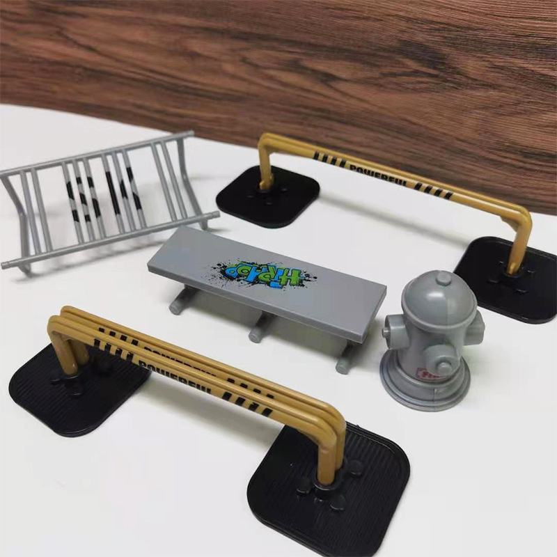 Mini Training Skating Board Track Interesting Mini Skateboard Toys Finger Skateboards Toy Set