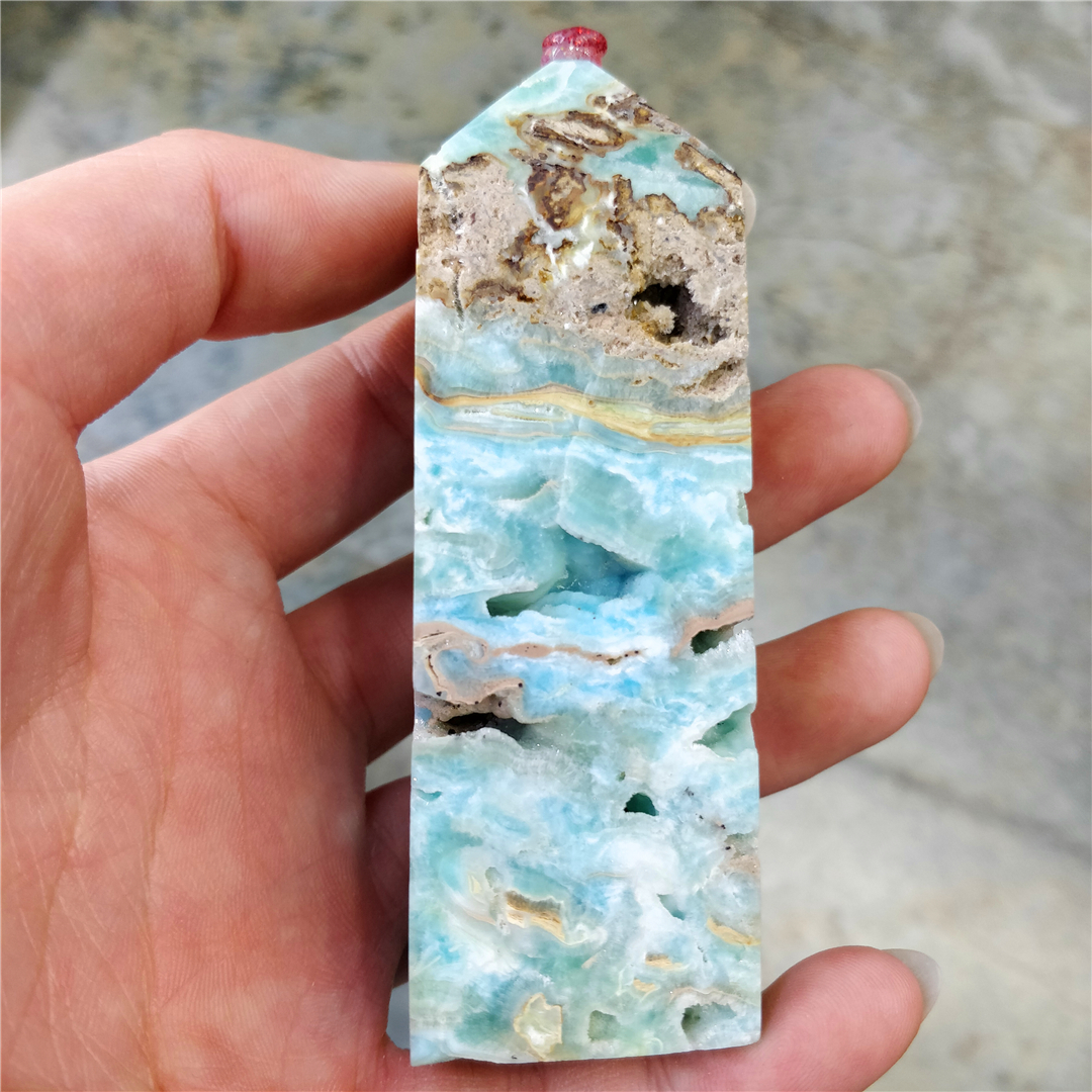 Batu Mineral Alami Langit Biru Kristal Kalsit Karibia Druse Titik Hemimorphite Menara Lucu Batu Spiritual Kantor Rumah