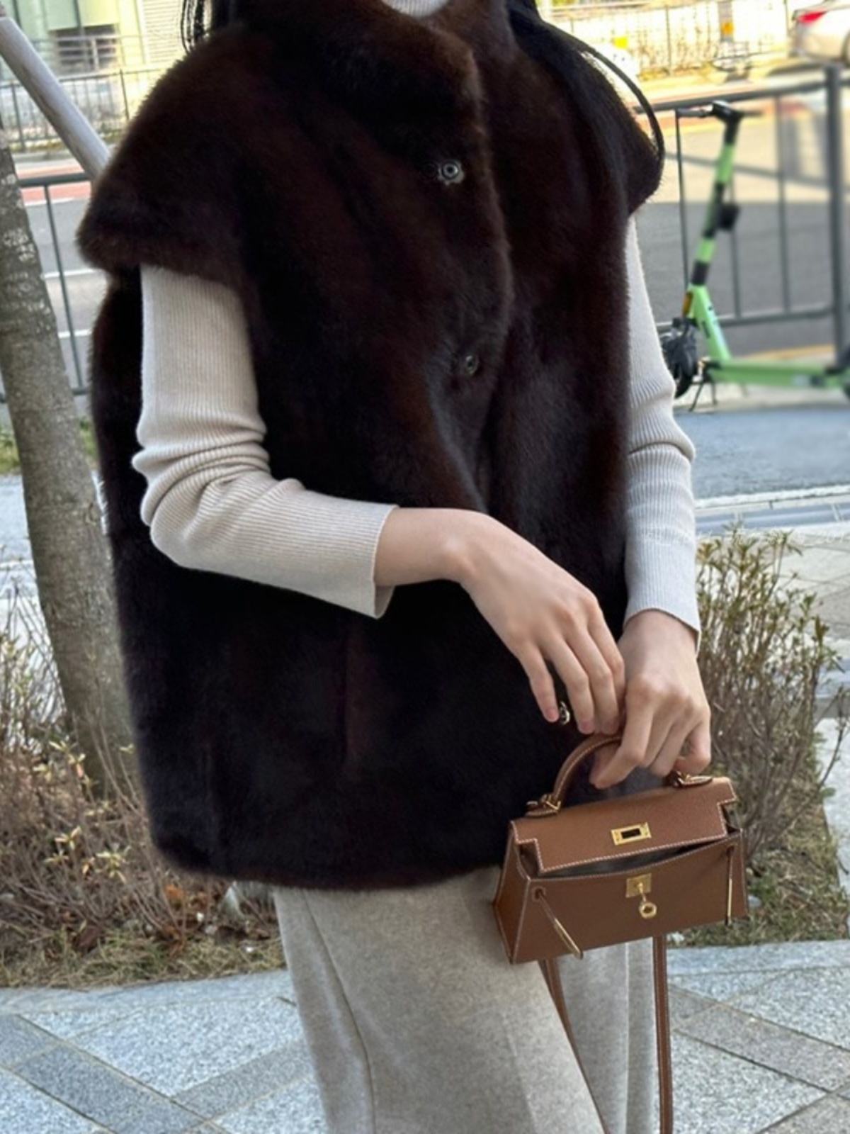 2024 新しい女性のファッショナブルなハイカラー毛皮のベスト暖かさ痩身ショートアウター防水ミンク模造通勤スタイル