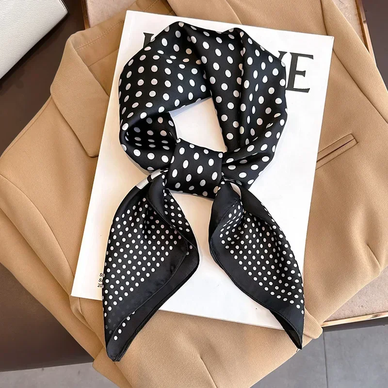 2025 春の新高級デザインシルクスカーフ女性 Loutdoor 小さなヘッドバンドスカーフソフトシルキースクエアヘアバンドラップ女性 70*70 センチメートルヒジャーブ