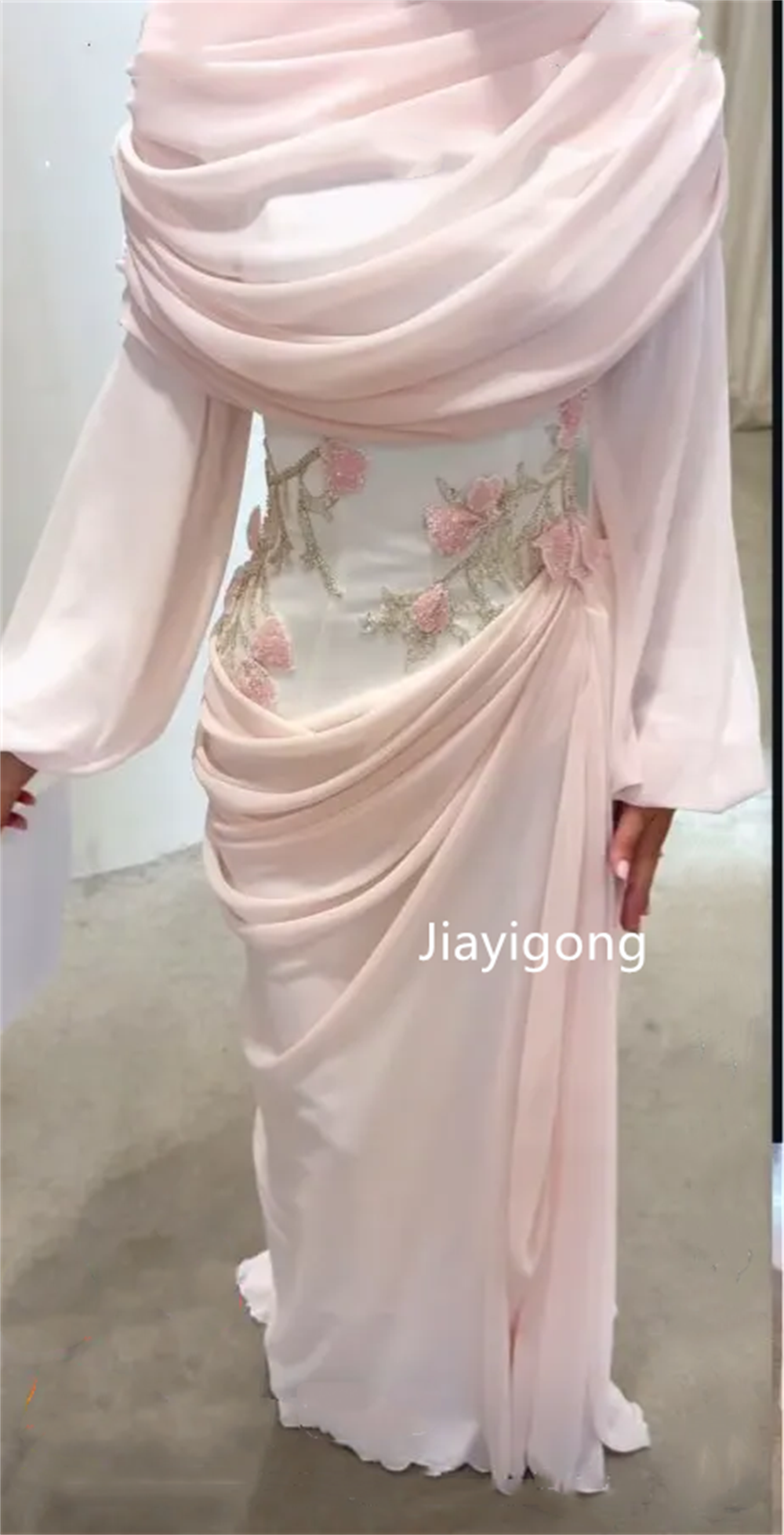 Personalizado estilo moderno chiffon padrão lantejoulas em linha reta gola alta vestidos longos sob medida ocasião de alta qualidade