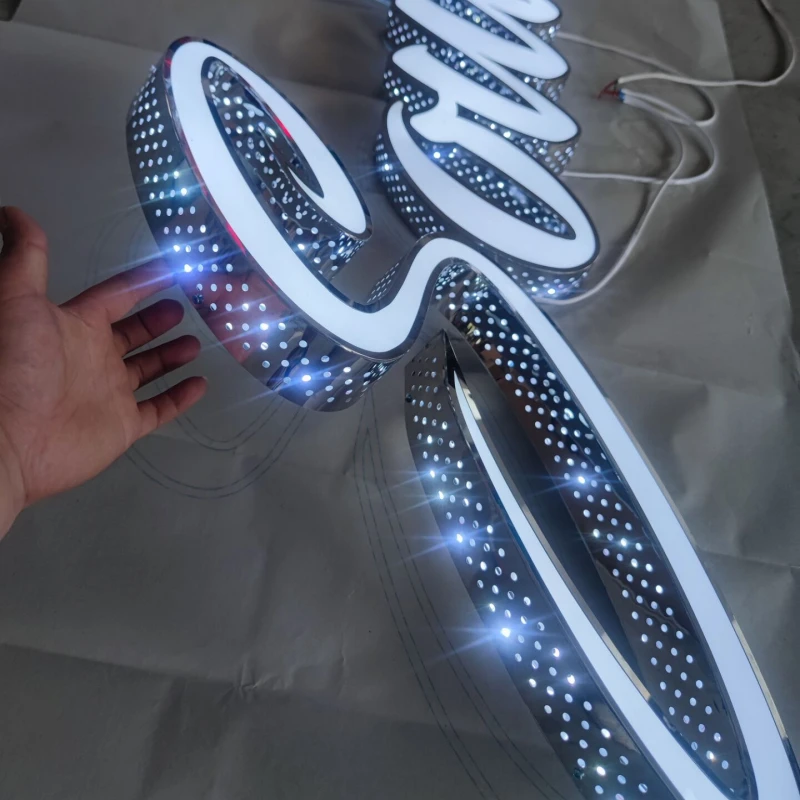 Factory Outlet Logotipo personalizado con iluminación frontal y iluminación lateral, señales personalizadas, letreros de letras LED con nombre de tienda al aire libre