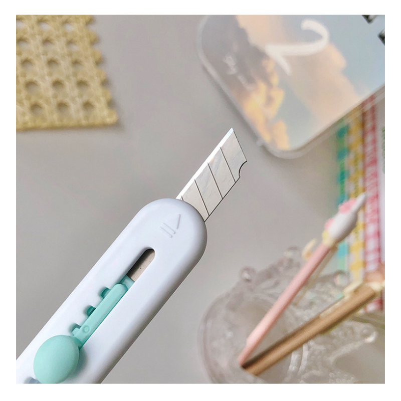 Kawaii Cartoon Dieren Mini Draagbare Mes Box Cutter Pocket Stretch Papier Cutters School Office Levert Gift Prijs
