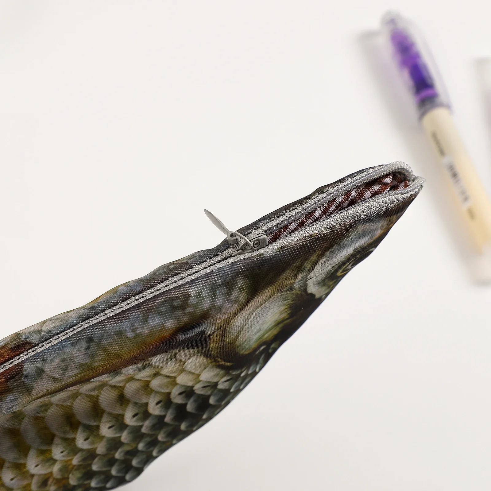 JIANWU クリエイティブ模擬塩漬け魚鉛筆ケース大容量鉛筆ポーチバッグおかしい学校鉛筆ケース文具用品