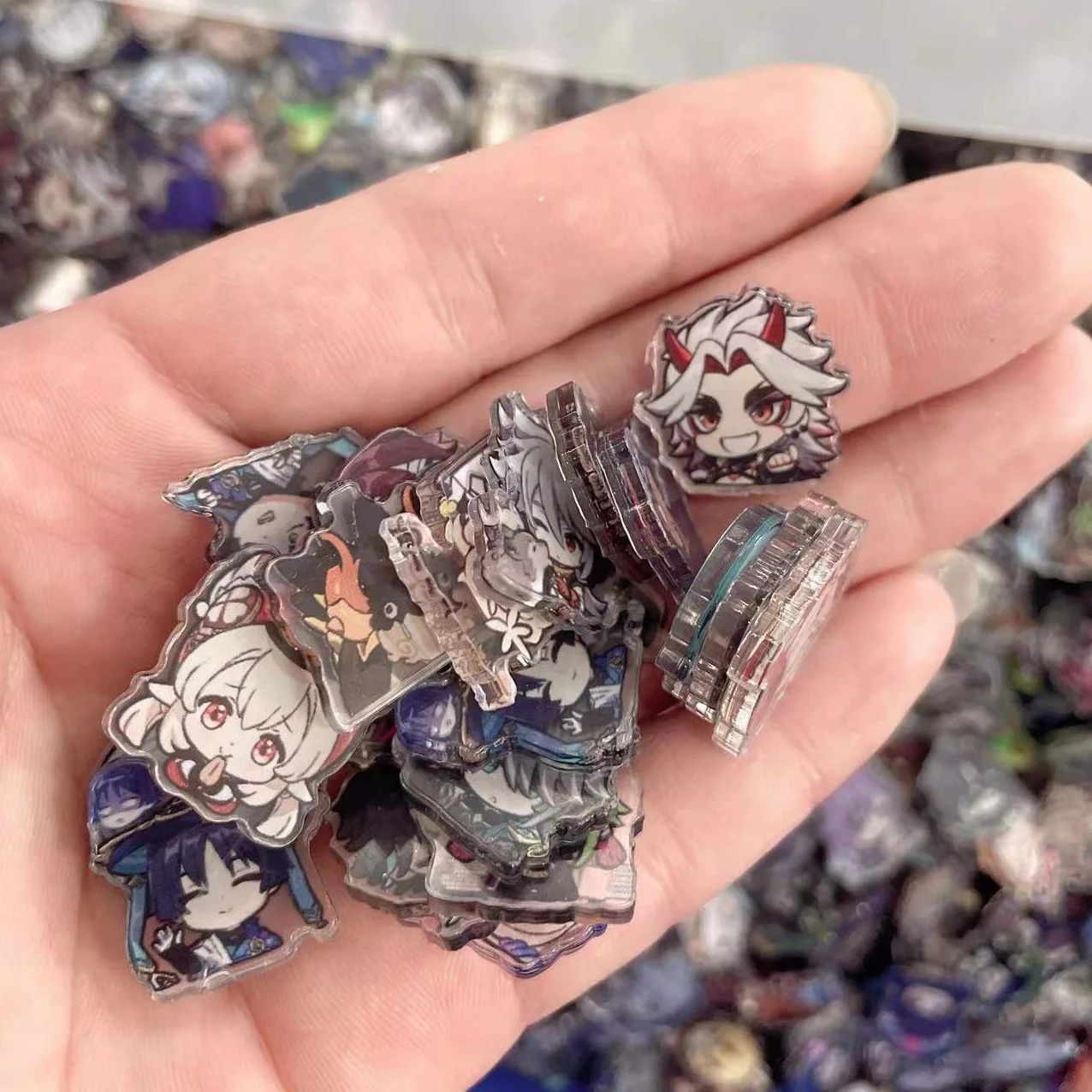 30 個ランダム原神インパクトアクリルパッチ DIY バッグジュエリー工芸アクセサリーキーホルダーブローチ電話ケースアニメ 2 センチメートル飾り